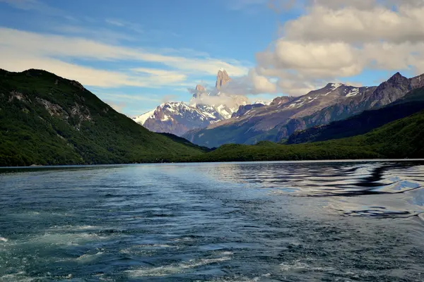 El Fitz Roy desde el Lago del Desierto