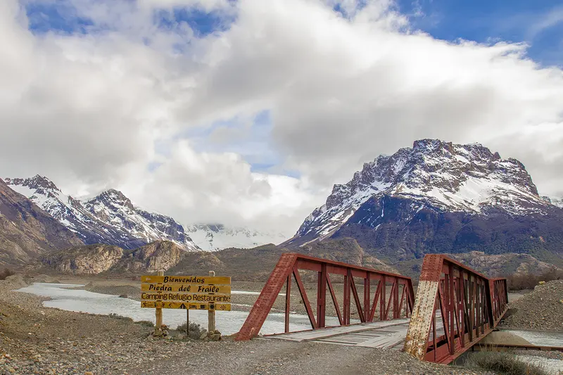 The Río Eléctrico bridge, where the Piedra del Fraile trail begins